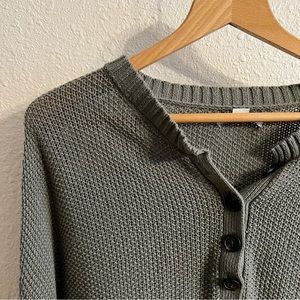 American Eagle Sweater